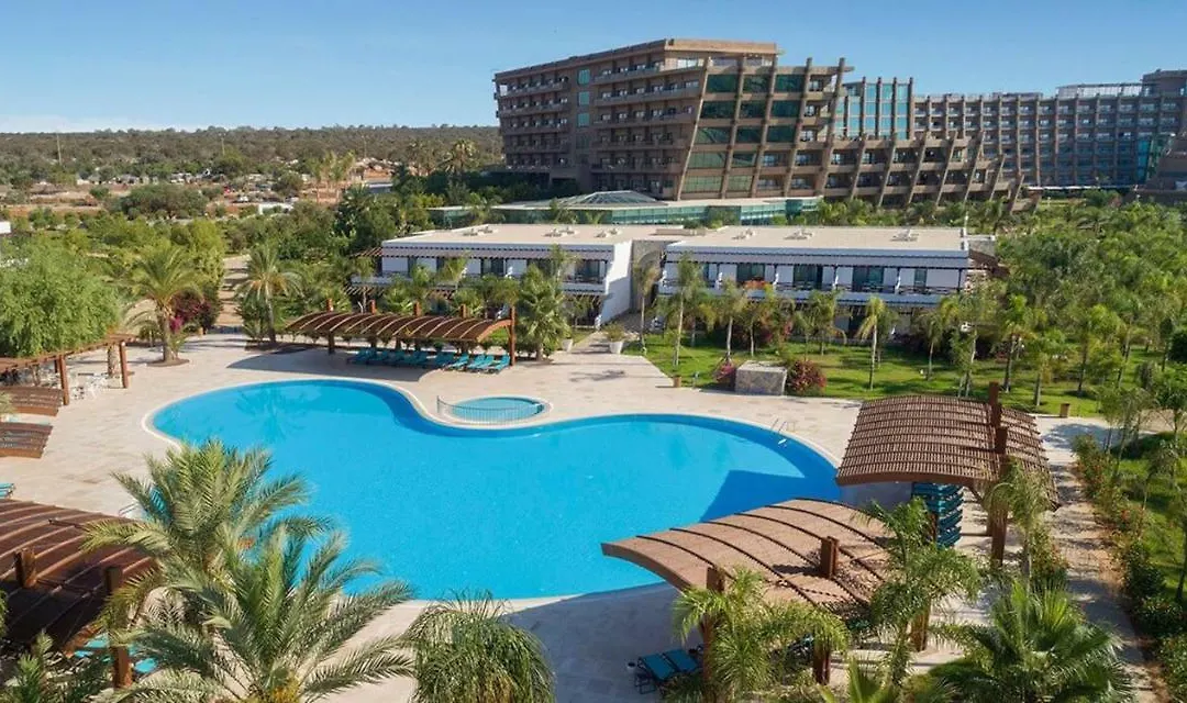 Noah'S Ark Deluxe Hotel & Spa-1